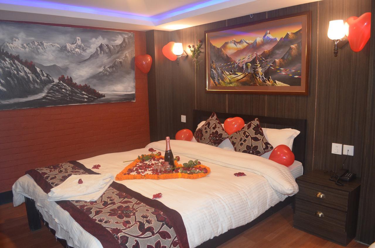 Hotel Holiday Inn Катманду Экстерьер фото