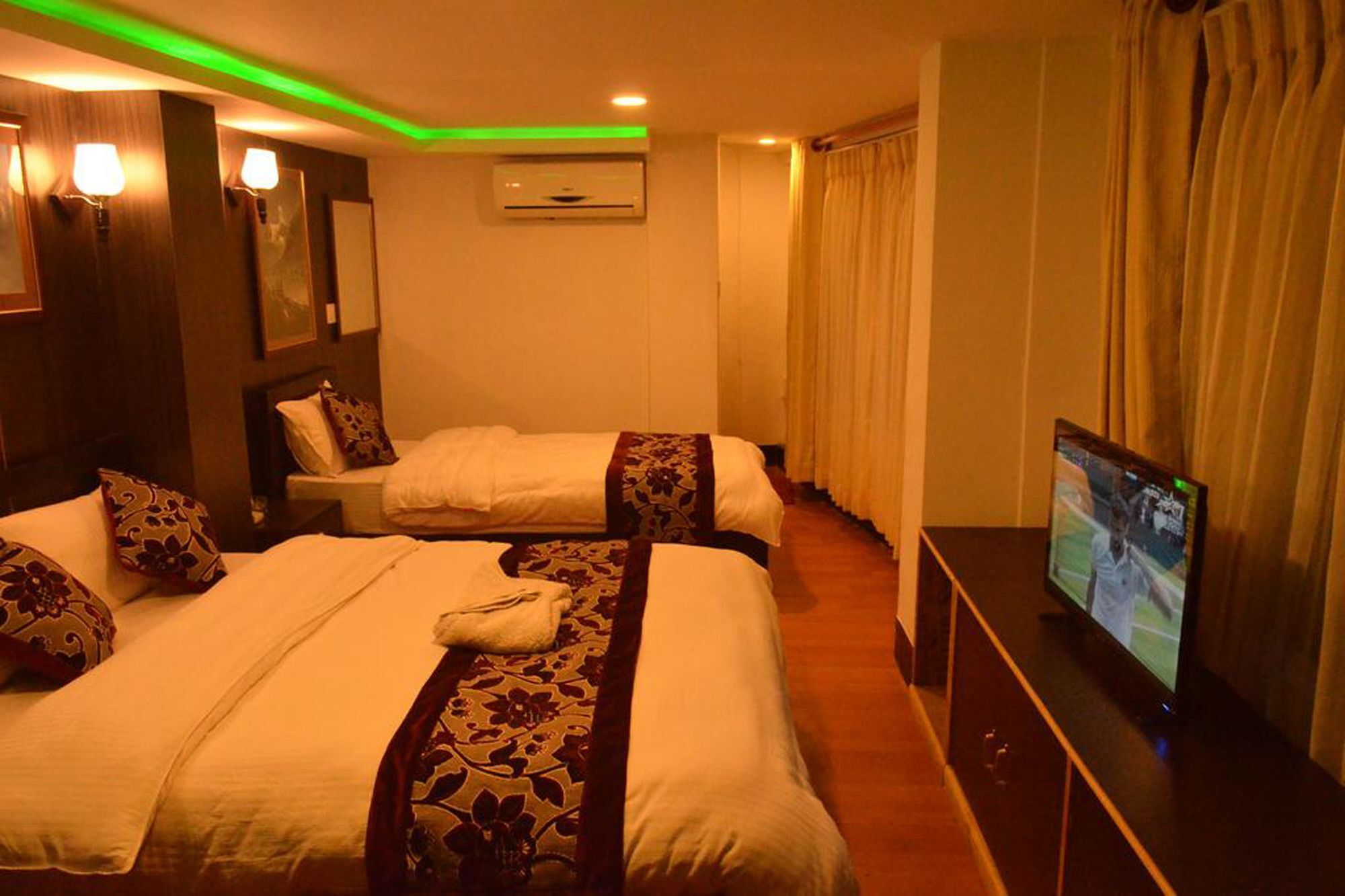 Hotel Holiday Inn Катманду Экстерьер фото
