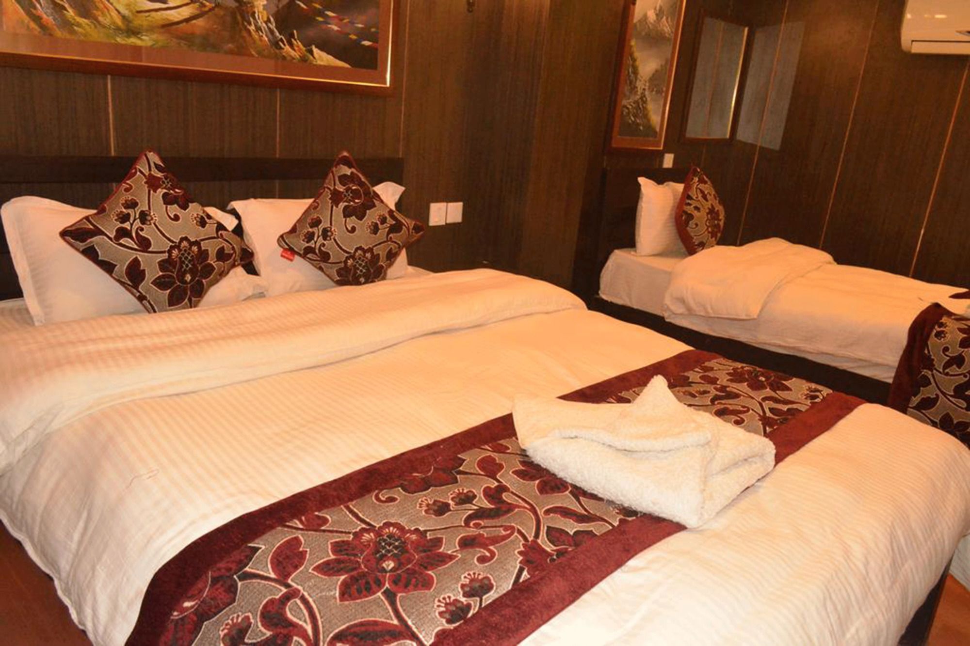 Hotel Holiday Inn Катманду Экстерьер фото